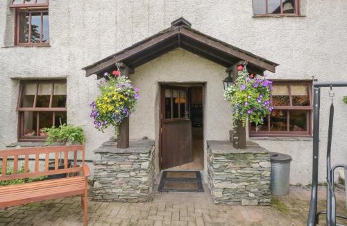 Millom House | Cozy 1 Cherry Tree Cottage: Pet-Friendly with High Ratings