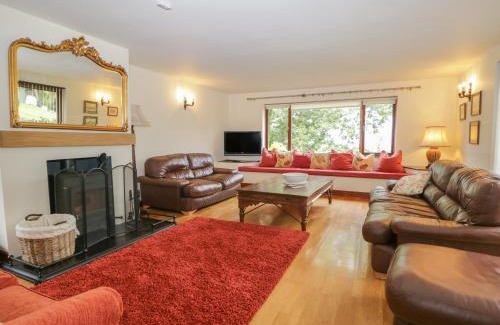 Millom House | Cozy 1 Cherry Tree Cottage: Pet-Friendly with High Ratings