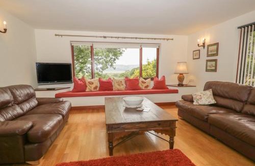 Millom House | Cozy 1 Cherry Tree Cottage: Pet-Friendly with High Ratings