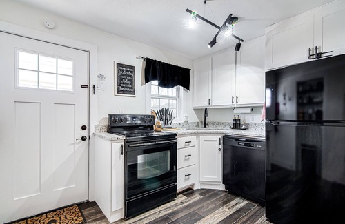 Burleson House | Top-Rated Cottage in Old Town Burleson with Pool & Spa