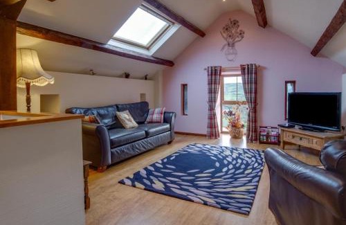 Rhyd-y-foel Apartment | Pet & Child Friendly Escape at Dolwen Farm Shop