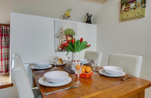 Rhyd-y-foel Apartment | Pet & Child Friendly Escape at Dolwen Farm Shop