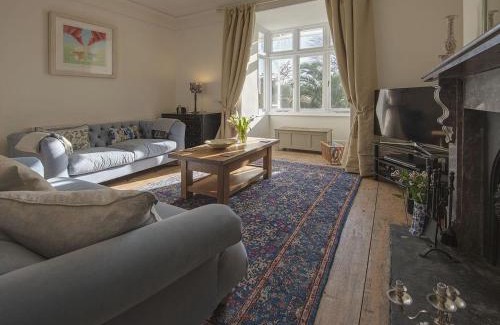 Falmouth House | Exceptional 5-Star Stay at 1 Florence Place for Families