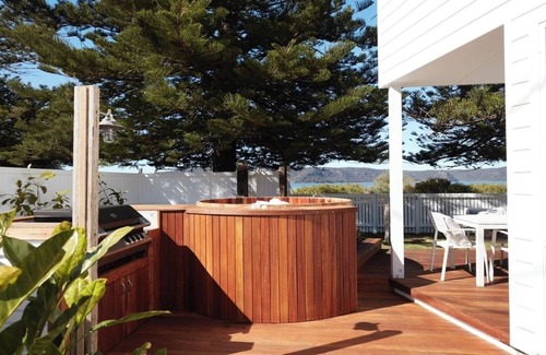 Patonga House | Beachfront House with Hot Tub and Sauna Retreat
