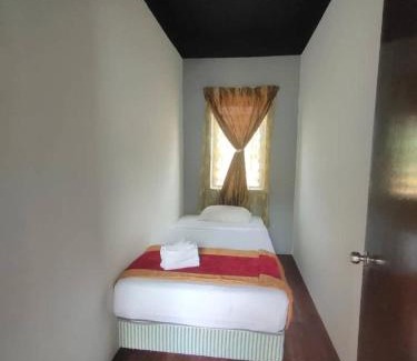 Taman Murni 2 House | Family-Friendly Stay at 1 Hati Homestay Sepang with Hot Tub