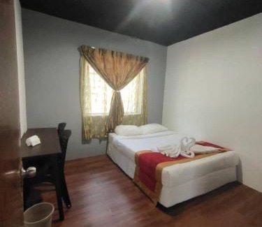 Taman Murni 2 House | Family-Friendly Stay at 1 Hati Homestay Sepang with Hot Tub