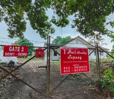 Taman Murni 2 House | Family-Friendly Stay at 1 Hati Homestay Sepang with Hot Tub