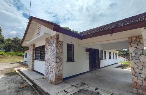 Taman Murni 2 House | Family-Friendly Stay at 1 Hati Homestay Sepang with Hot Tub