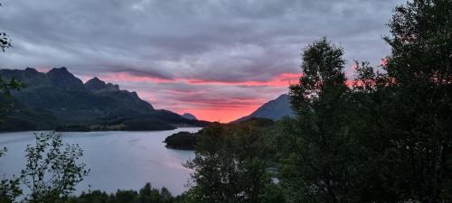Oksnes House | Discover 1 Hel Hytte with Ocean View in a Scenic Area