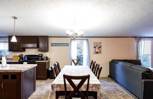 Elgin House | Idyllic Retreat: House & Yurt with Ocean View Amenities