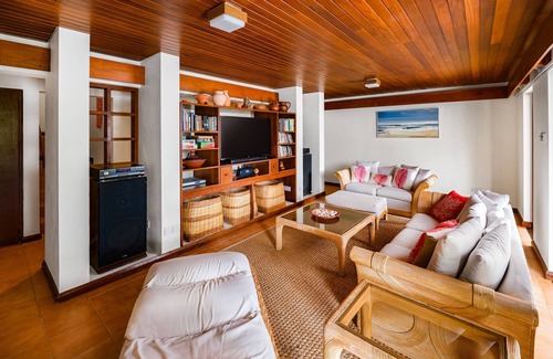 Westerhall Land Settlement House | Top-Rated 2-Acre Waterfront Retreat with Tennis Court