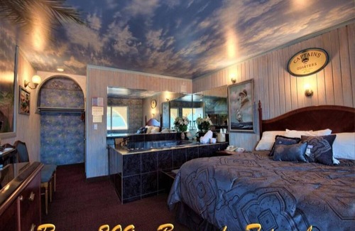 Yucca Valley Hotel | Relaxing King Bed Suite with Jetted Tub & Pool Access
