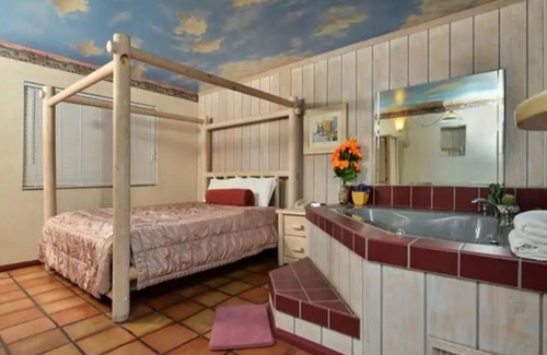 Yucca Valley Hotel | Relaxing King Bed Suite with Jetted Tub & Pool Access