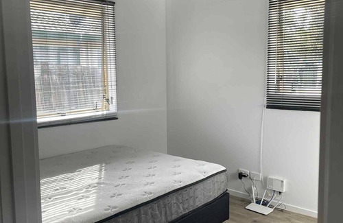 Glen Eden House | 1 large room in cozy 3-Bedroom in glen eden