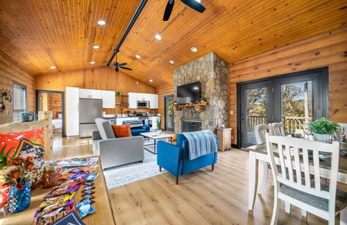 Gnaw Bone Cabin | Embrace Nature at Liberty Log Cabin - 10/10 Guest Rated