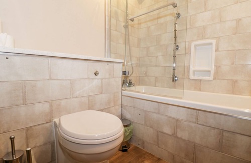 Bilting Cottage | Discover 1 Little Ripple Cottages: Romantic Oceanfront Retreat