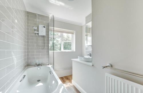 Martlesham Heath House | Inviting 1 Lux Farm Cottages: Pet and Child Friendly Retreat