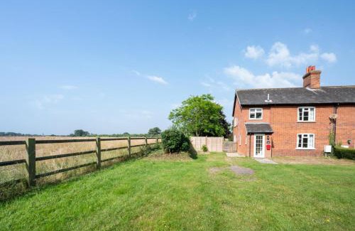 Martlesham Heath House | Inviting 1 Lux Farm Cottages: Pet and Child Friendly Retreat
