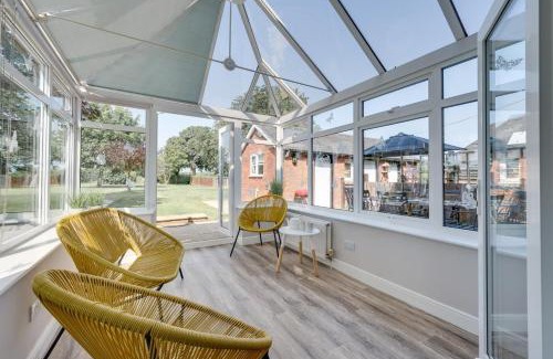 Martlesham Heath House | Inviting 1 Lux Farm Cottages: Pet and Child Friendly Retreat