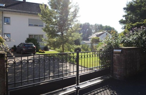 Steinbach Apartment | Cozy 1 Mainblick Brigitte: Family-Friendly with Breakfast
