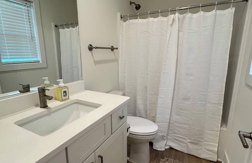 Auburn House | 1 mi from Toomer’s/2 mi from Jordan Hare nSleeps 8