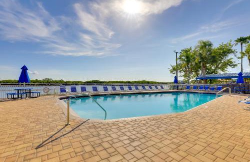 Ruskin House | Relaxing Coastal-Zen Retreat Near the Beach with Hot Tub