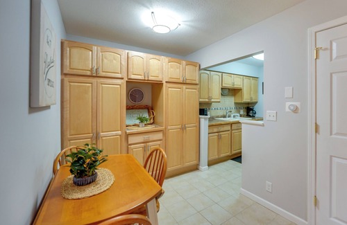 Ferrysburg Condo | 1 Mi to Beach: Condo w/Bicycles in Spring Lake!