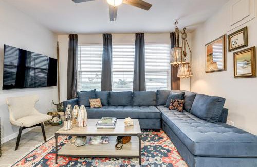 Old Town House | Relaxing Port Aransas Townhome with Pool Access Near Beach