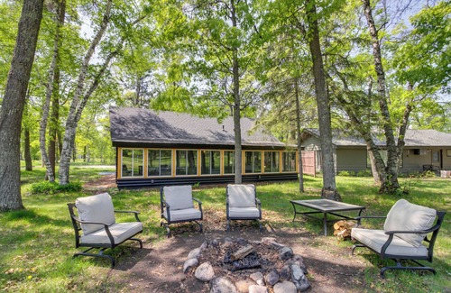 Breezy Point Cottage | Relaxing Breezy Point Cabin: Steps from the Beach!