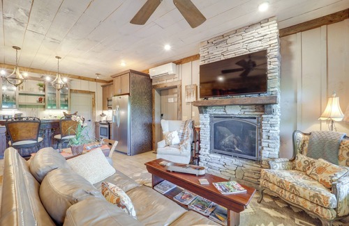 Beech Mountain Apartment | Beech Mountain Cabin with Deck & Spa: Top-Rated Escape!
