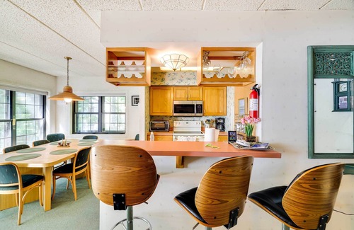 Lake Harmony Apartment | Lakefront Condo with Pool Access near Big Boulder