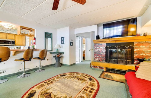 Lake Harmony Apartment | Lakefront Condo with Pool Access near Big Boulder