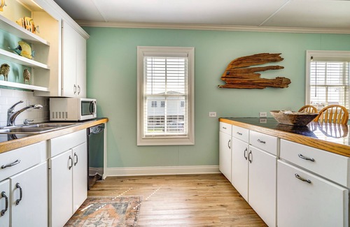 Cypremort Point Cottage | 1 Mi to Cypremort Point: Waterfront Gem w/Dock!