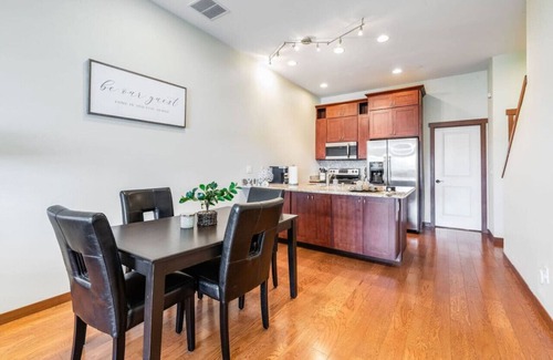 Hilltop House | <1 mi to Dome | 3BD 2.5BA | Townhouse | Garage -18