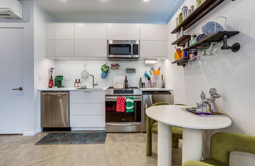 Land Park Apartment | Guest Rated 10/10: Pet-Friendly Sacramento Studio Retreat