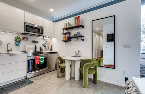 Land Park Apartment | Guest Rated 10/10: Pet-Friendly Sacramento Studio Retreat