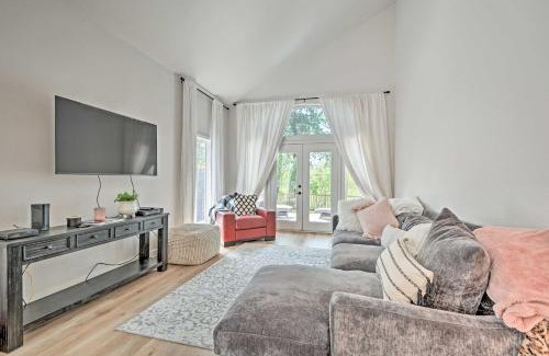 Grants Pass House | Stylish Grants Pass Retreat - Pet-Friendly & Near Dining!