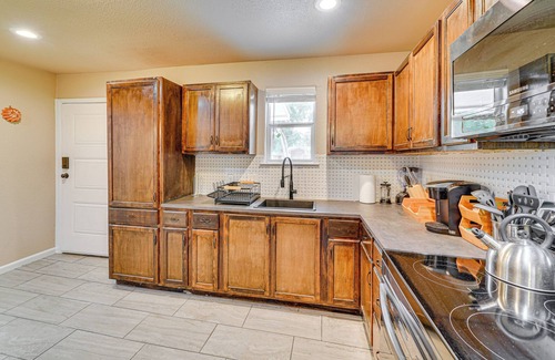 Arena District House | < 1 Mi to Frost Bank Center: Home w/Deck + Grill!