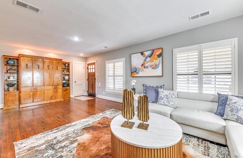 McKinney House | 1 Mi to Historic Dtwn McKinney Home with Hot Tub!