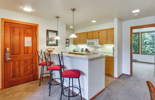 Lakeside Village Condo | Premier Lakefront Retreat Steps from Keystone Ski Lift