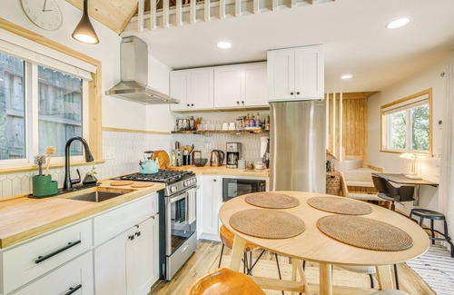 Crestline Apartment | Relaxing Crestline Vacation Rental with Private Hot Tub
