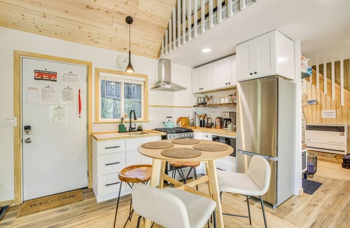 Crestline Apartment | Relaxing Crestline Vacation Rental with Private Hot Tub