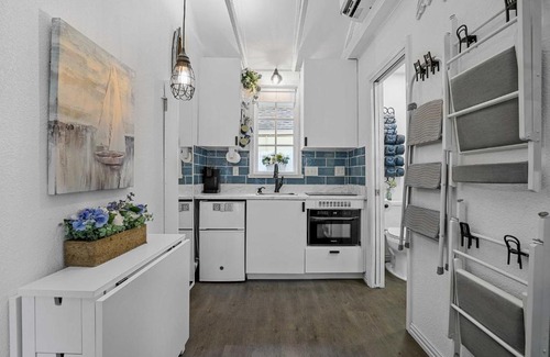 Lake Dallas Apartment | Perfect Pet-Friendly Cottage Near Lewisville Lake Awaits!