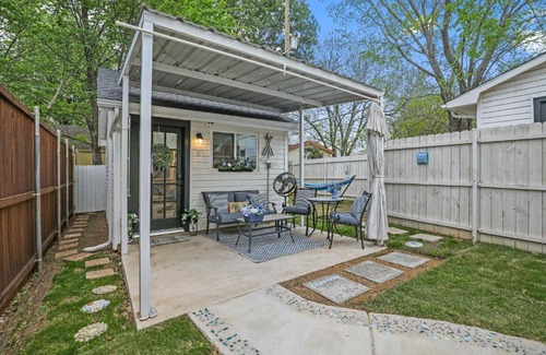 Lake Dallas Apartment | Perfect Pet-Friendly Cottage Near Lewisville Lake Awaits!