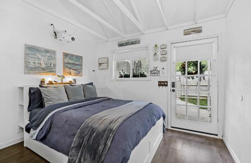 Lake Dallas Apartment | Perfect Pet-Friendly Cottage Near Lewisville Lake Awaits!