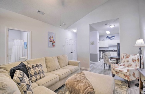 Vaught Condo | Bright Myrtle Beach Condo with Pool and Oceanfront Views