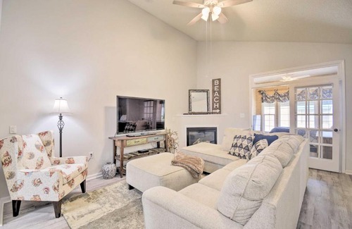 Vaught Apartment | Bright Myrtle Beach Condo with Pool and Ocean Views
