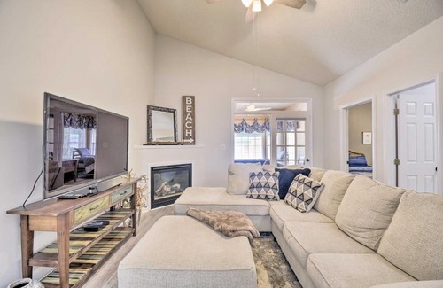 Vaught Apartment | Bright Myrtle Beach Condo with Pool and Ocean Views