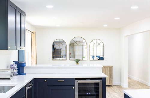South Bend House | Convenient Stay Near Notre Dame with Hot Tub & Pub Access