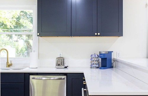 South Bend House | Convenient Stay Near Notre Dame with Hot Tub & Pub Access